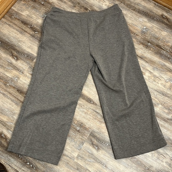 Weekends by Chico’s Size Large 12 Gray Wide Leg Sweatpants Pants Pull On Crop - Picture 8 of 12